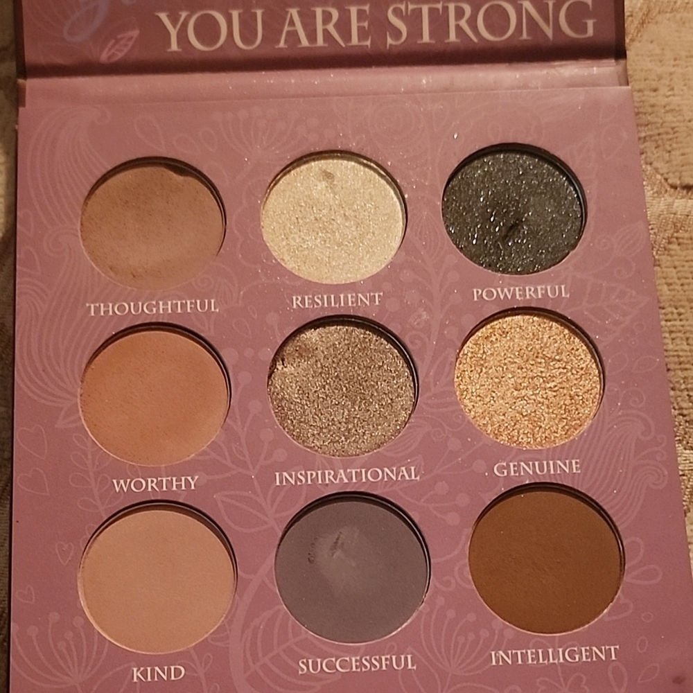 Empowering Eyeshadow Palette - Gold, Black, Brown Shades